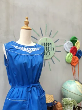Blue Balance | Vintage 1950s 1960s White Embroidered flowers Striped piping Blue dress with POCKETS!