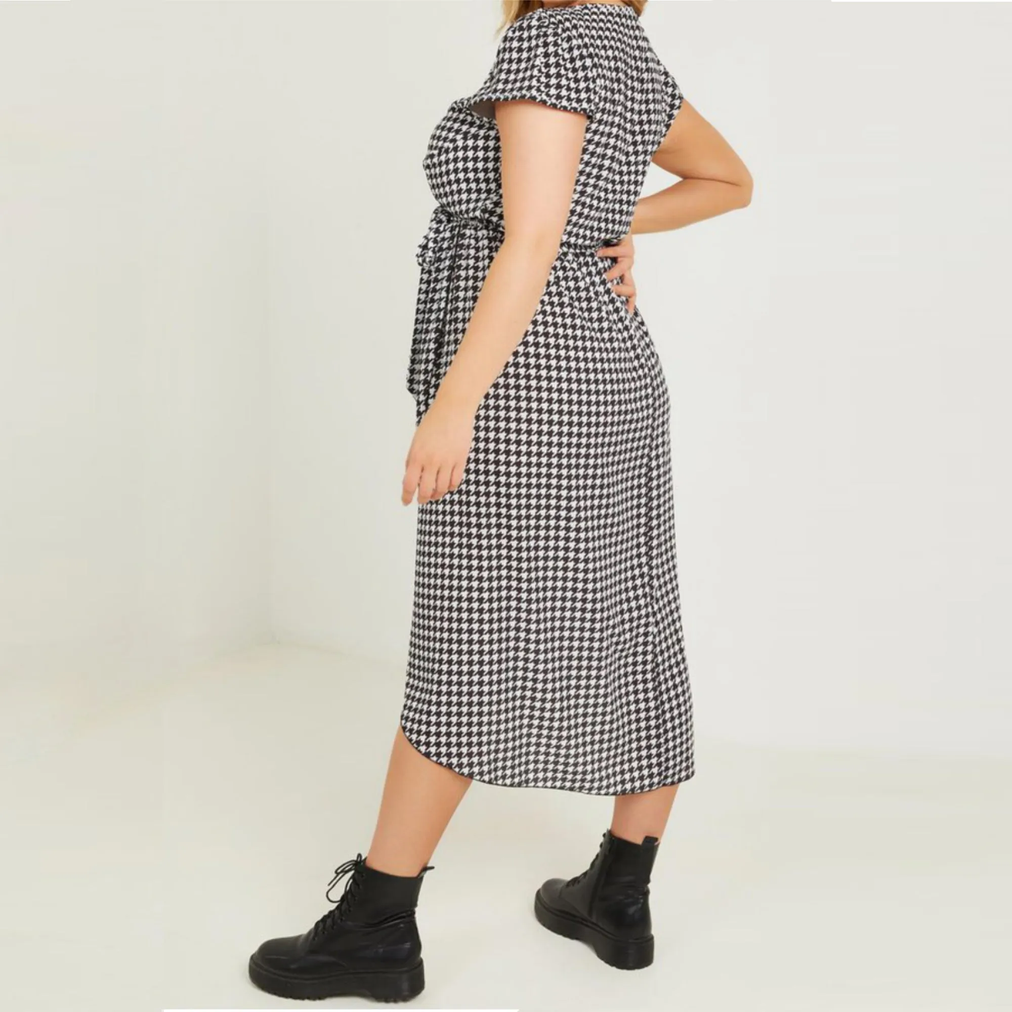 QUIZ Women's Plus Bubble Tulip Hem Wrap Midi Dress