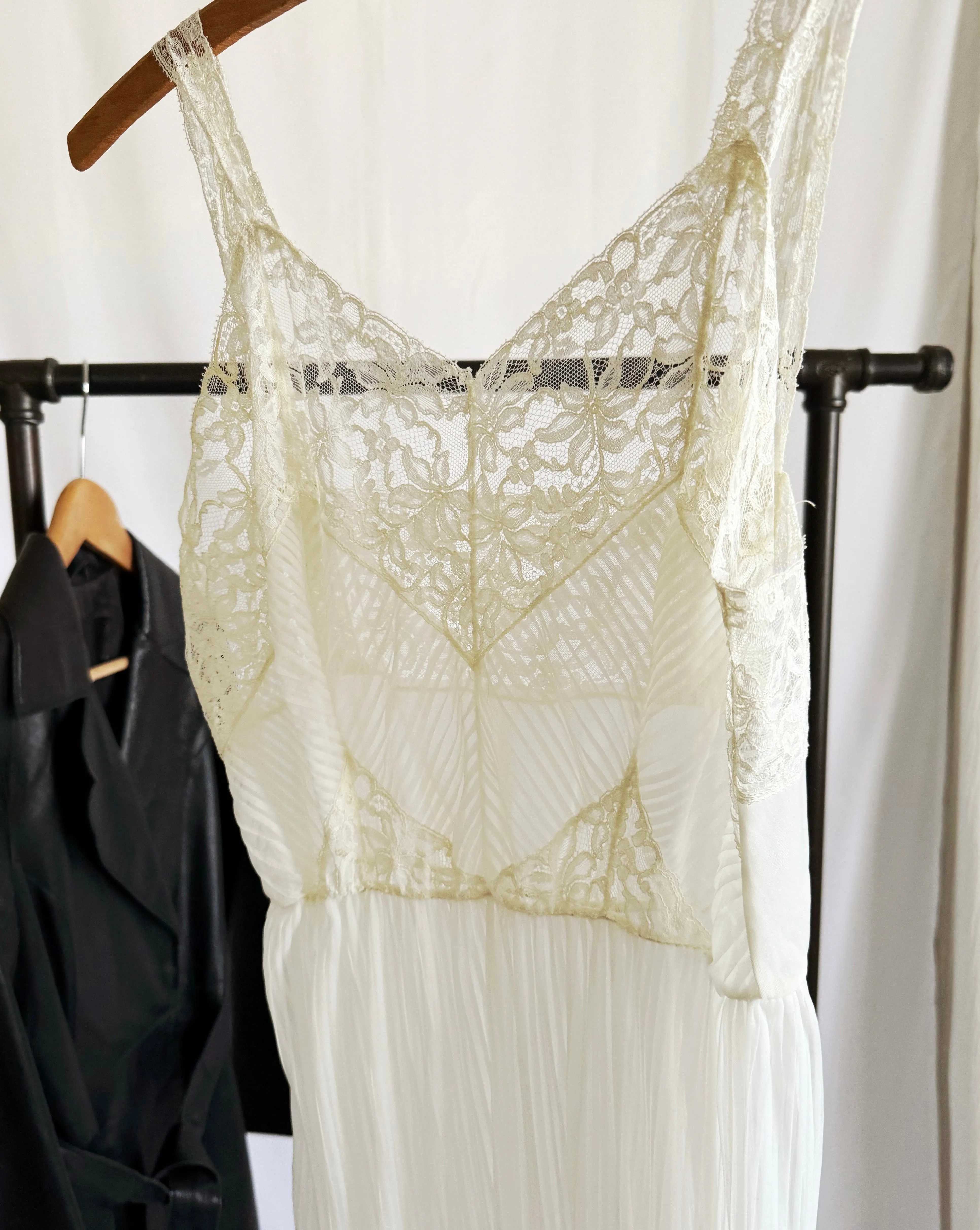 Vintage Pleated Sheer Lace Trim Midi Slip
